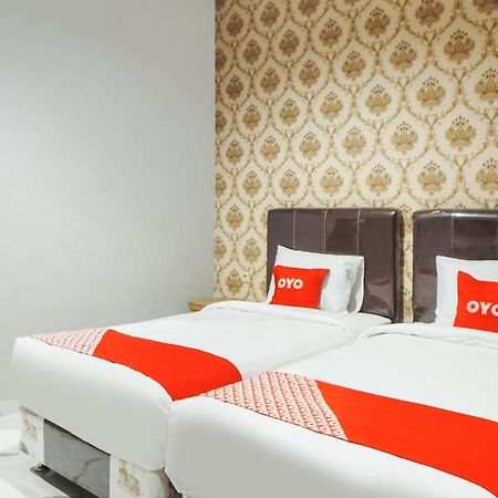 Super Oyo Capital O 92066 Papakoel Hotel & Cafe Medan Ngoại thất bức ảnh