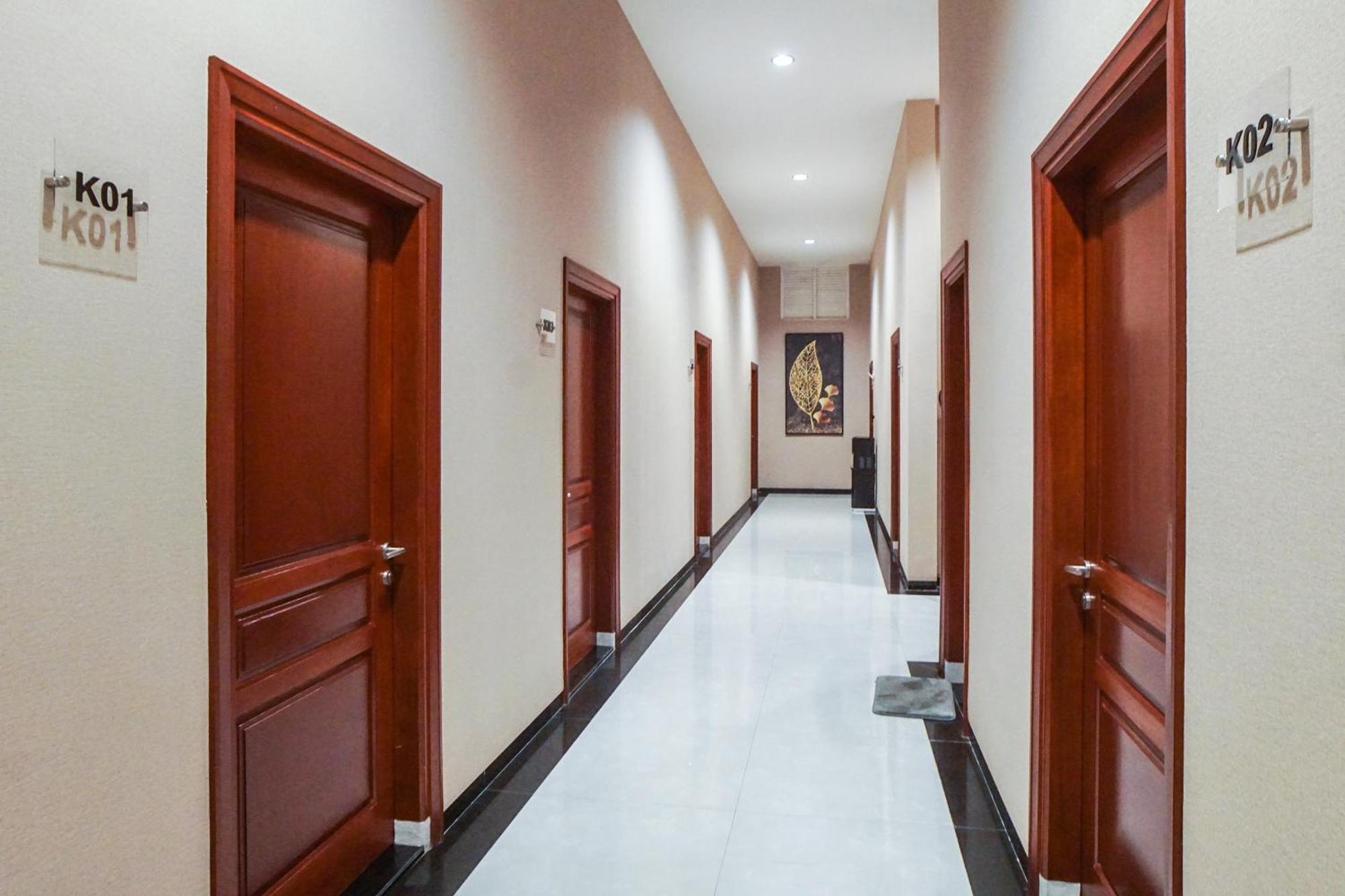 Super Oyo Capital O 92066 Papakoel Hotel & Cafe Medan Ngoại thất bức ảnh