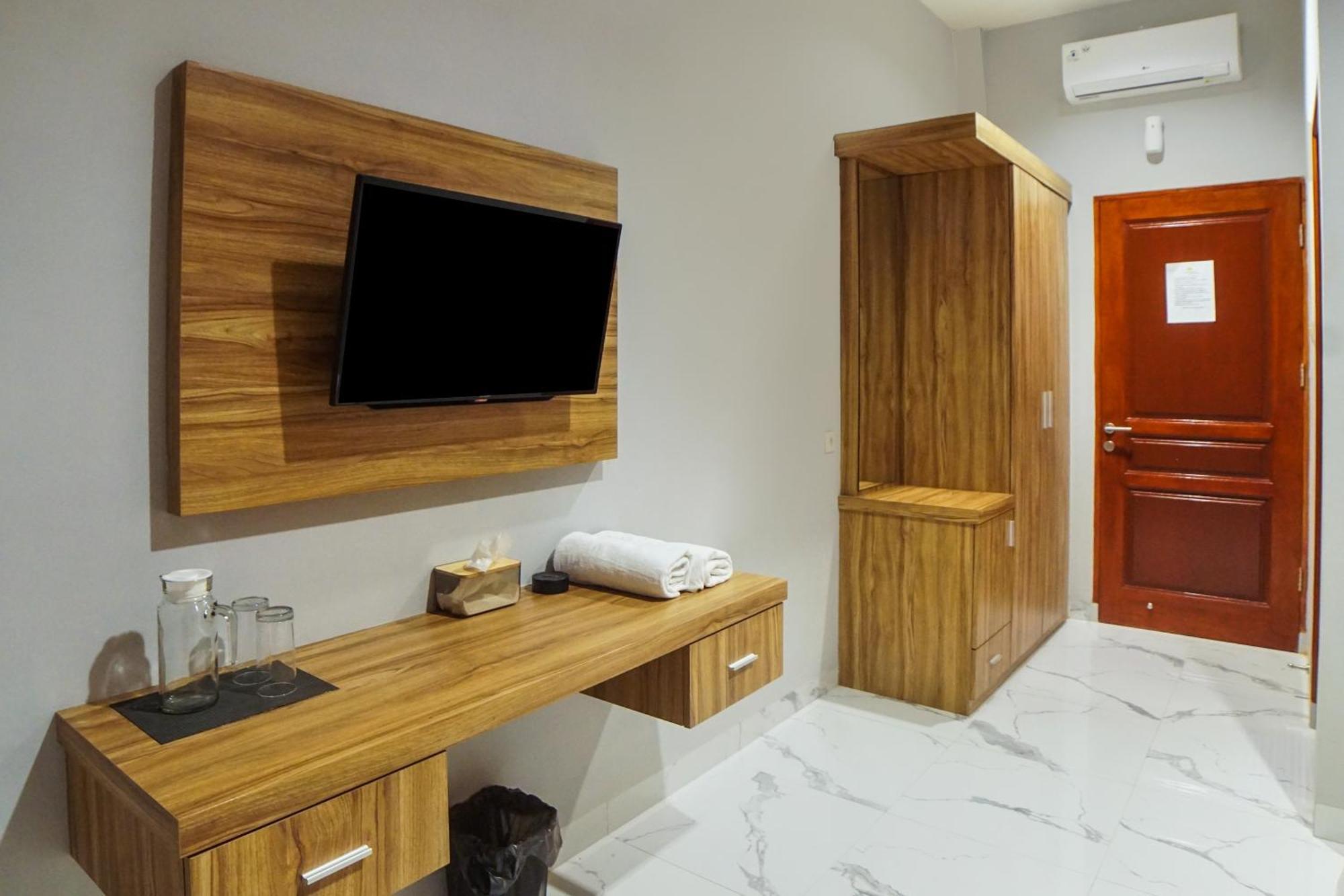 Super Oyo Capital O 92066 Papakoel Hotel & Cafe Medan Ngoại thất bức ảnh
