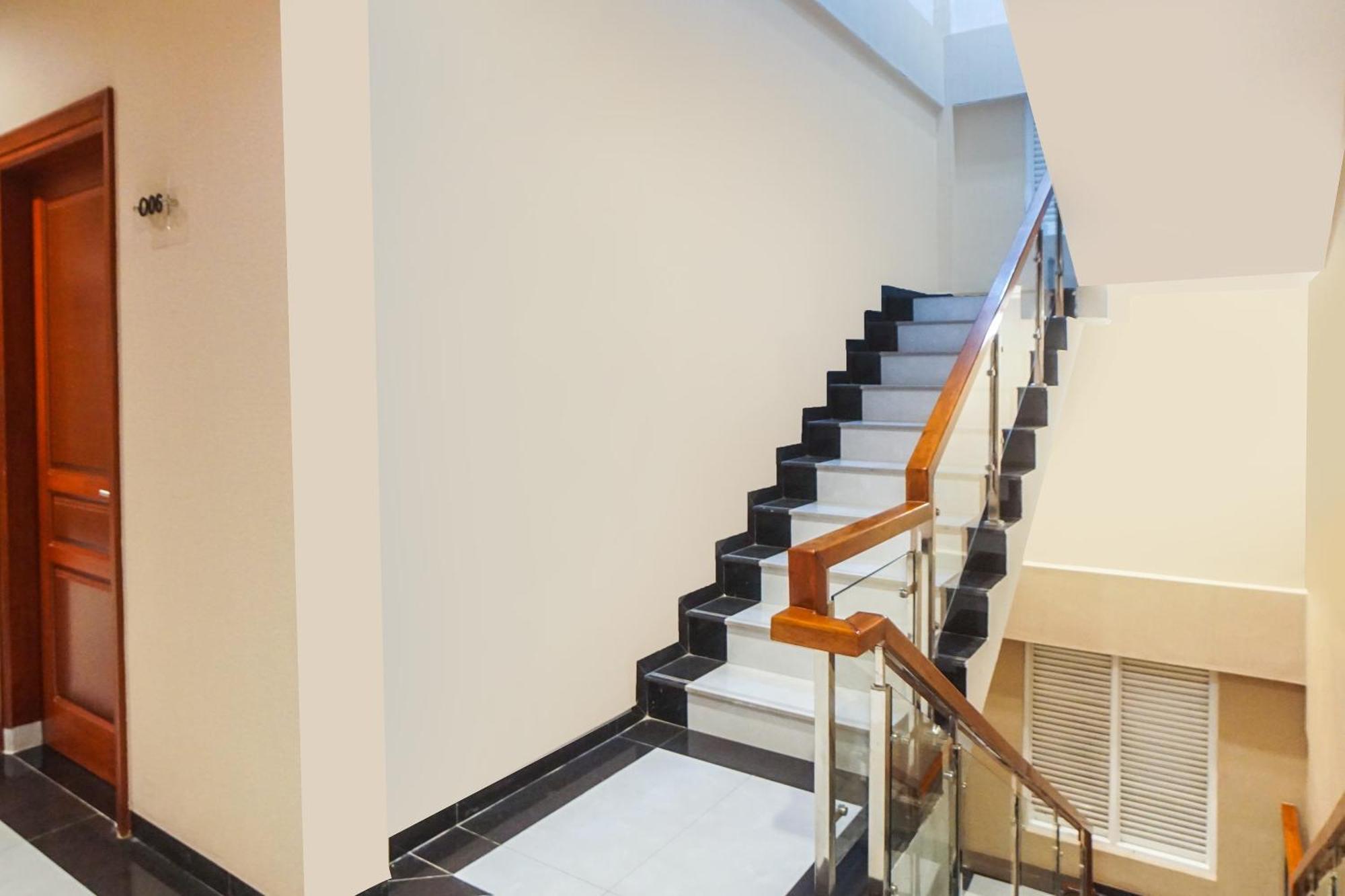 Super Oyo Capital O 92066 Papakoel Hotel & Cafe Medan Ngoại thất bức ảnh