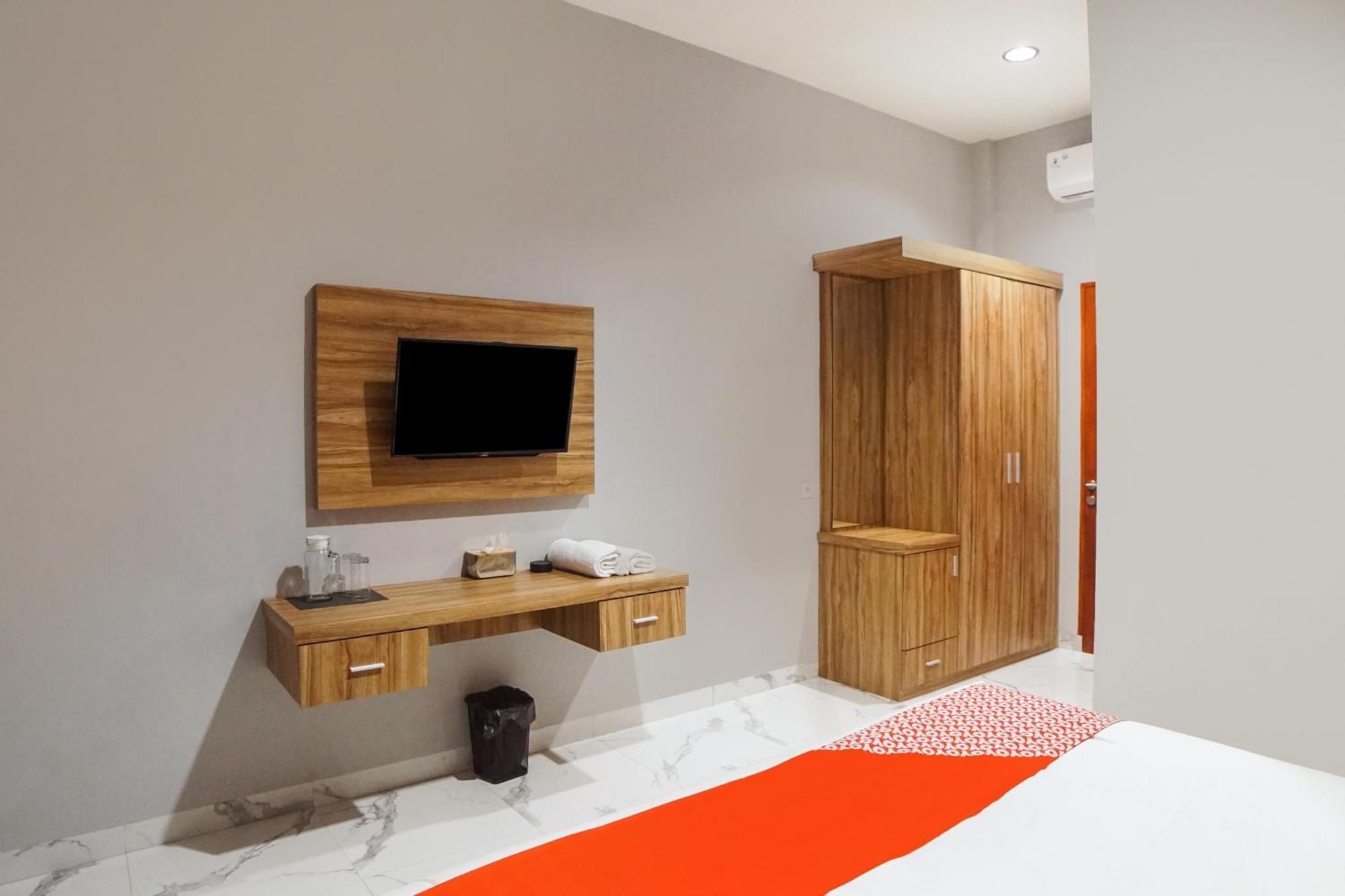 Super Oyo Capital O 92066 Papakoel Hotel & Cafe Medan Ngoại thất bức ảnh