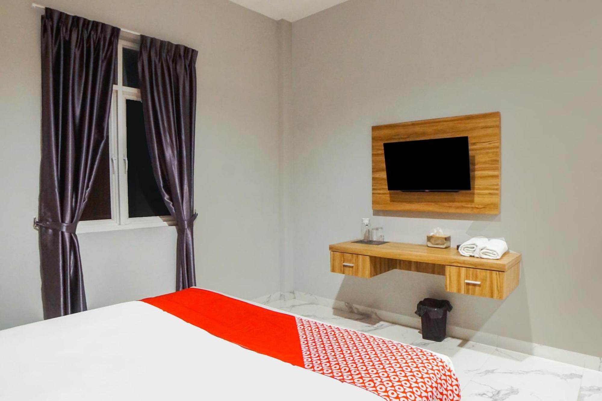 Super Oyo Capital O 92066 Papakoel Hotel & Cafe Medan Ngoại thất bức ảnh