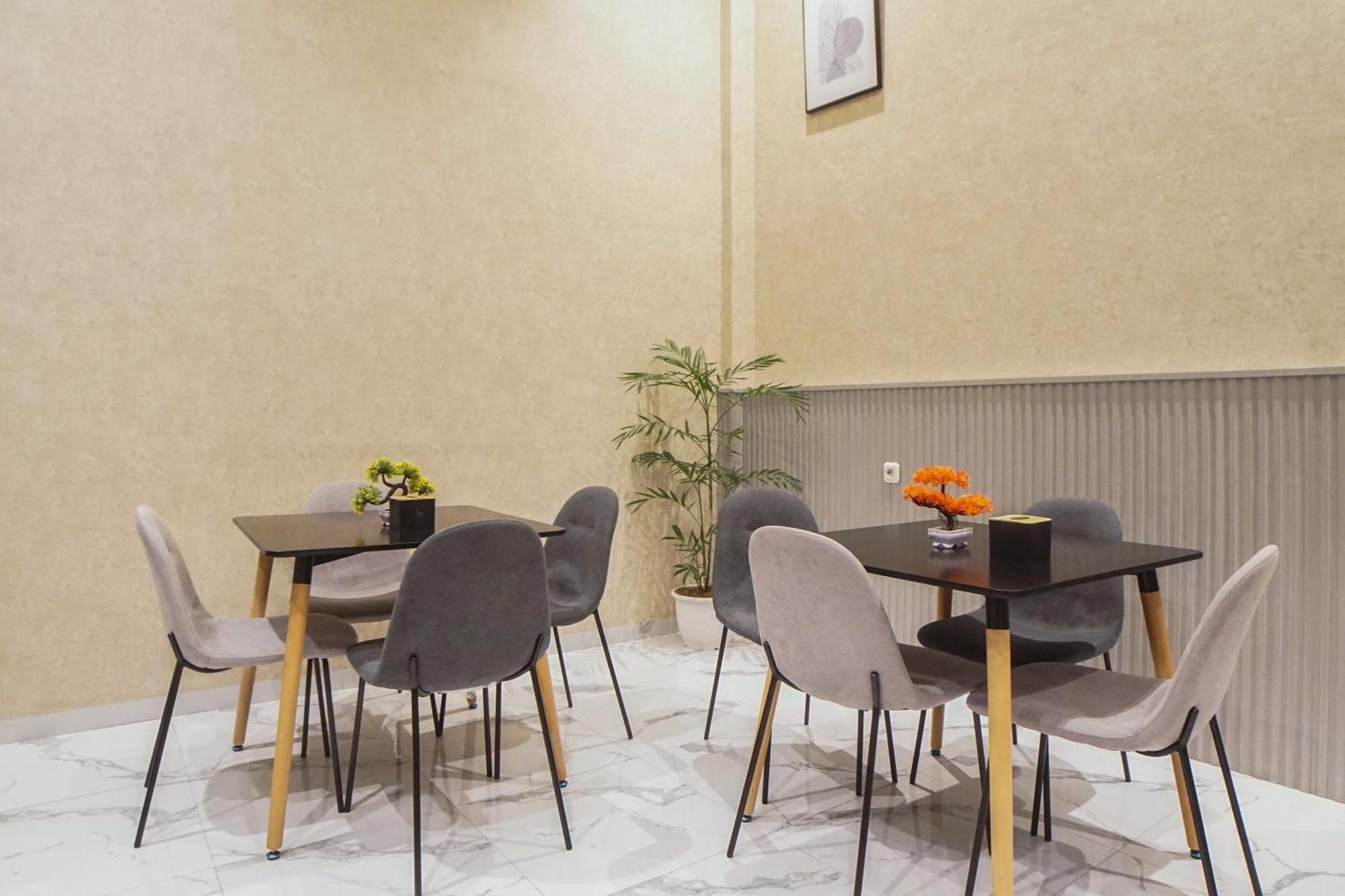 Super Oyo Capital O 92066 Papakoel Hotel & Cafe Medan Ngoại thất bức ảnh