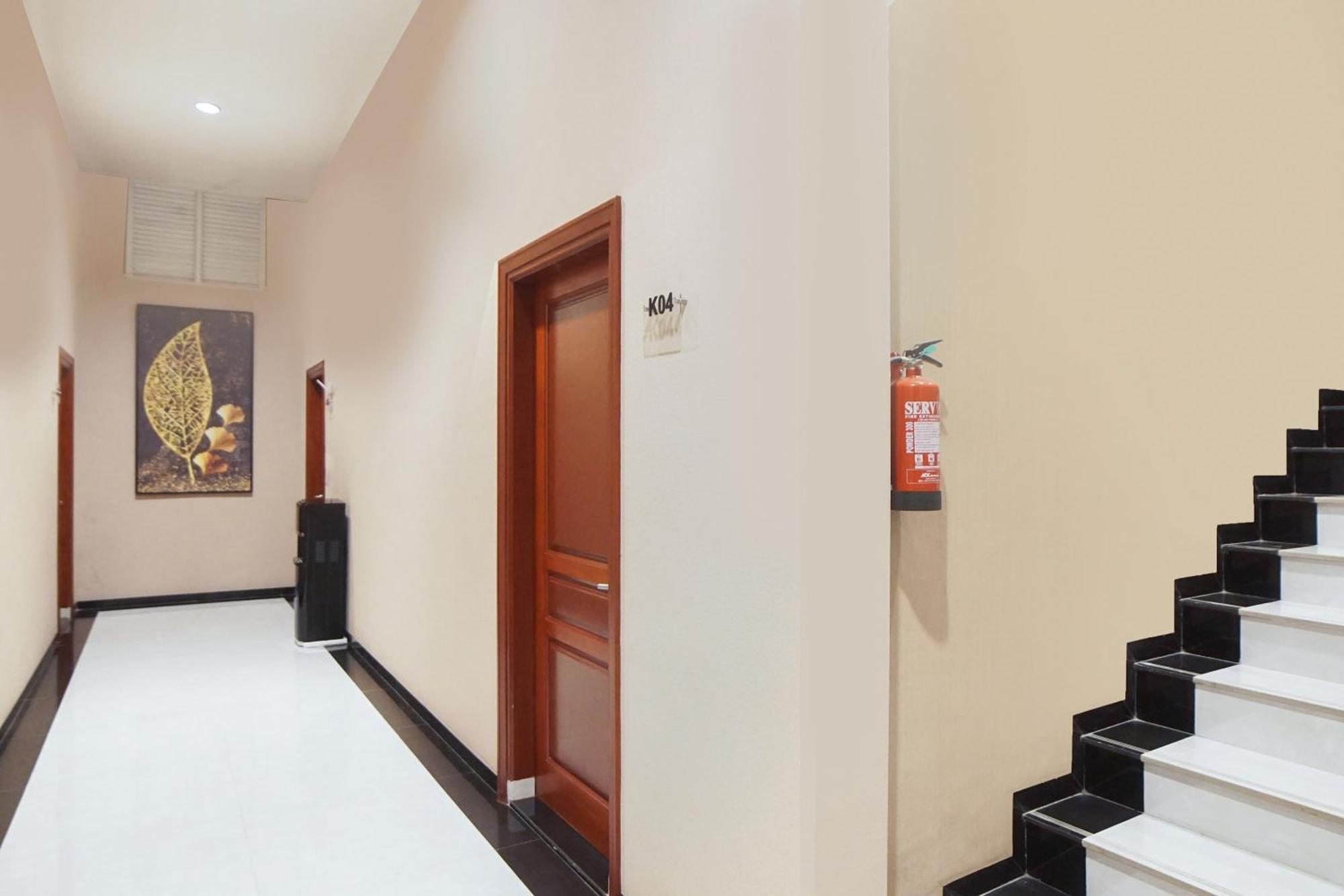 Super Oyo Capital O 92066 Papakoel Hotel & Cafe Medan Ngoại thất bức ảnh