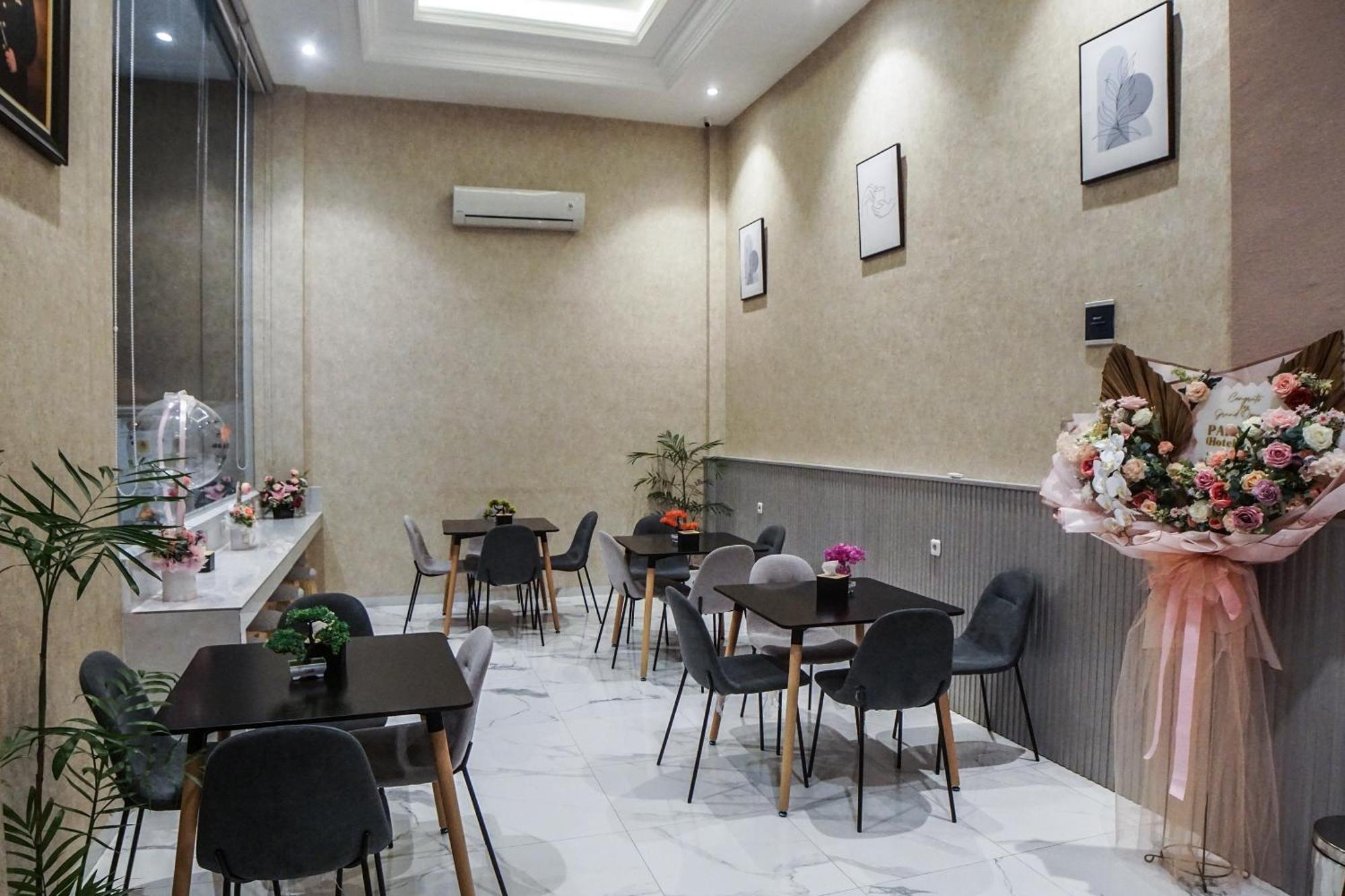 Super Oyo Capital O 92066 Papakoel Hotel & Cafe Medan Ngoại thất bức ảnh
