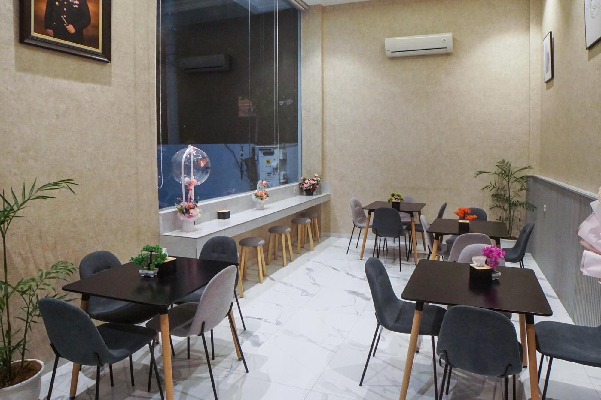 Super Oyo Capital O 92066 Papakoel Hotel & Cafe Medan Ngoại thất bức ảnh