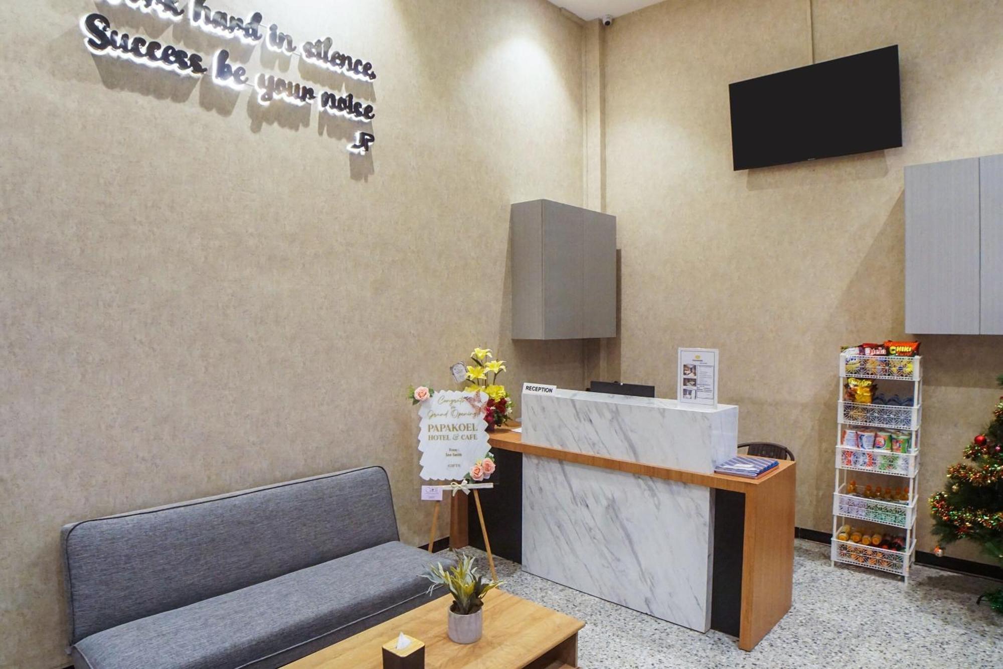 Super Oyo Capital O 92066 Papakoel Hotel & Cafe Medan Ngoại thất bức ảnh
