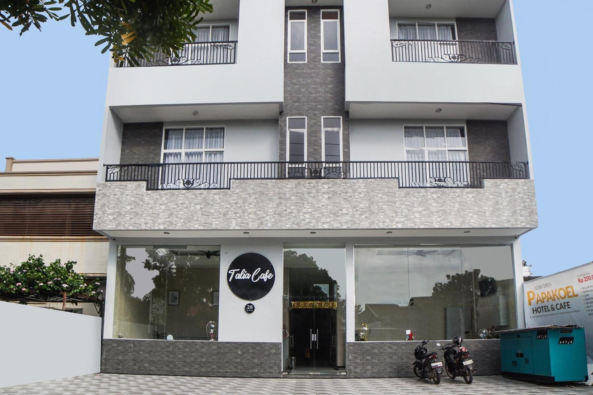 Super Oyo Capital O 92066 Papakoel Hotel & Cafe Medan Ngoại thất bức ảnh
